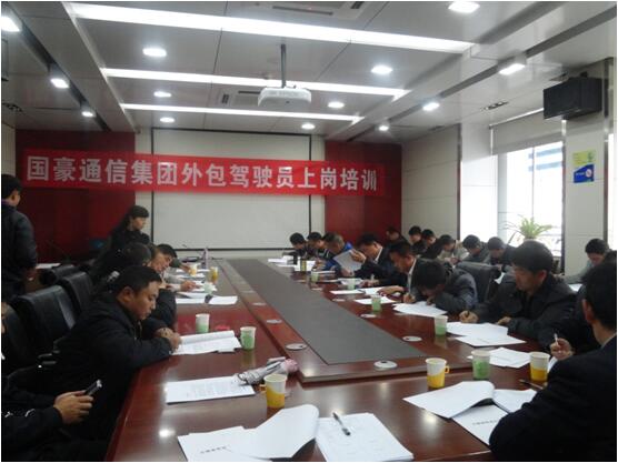 康正发为驾驶员办理入职手续、签署劳动条约。。。