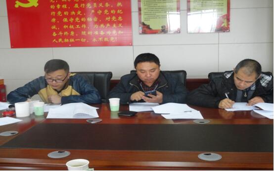 康正发为驾驶员办理入职手续、签署劳动条约。。。