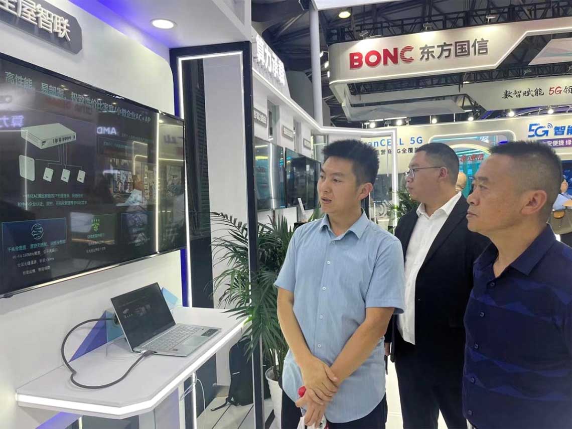 旅行全屋智联展区，，，，，，陈光平举行先容